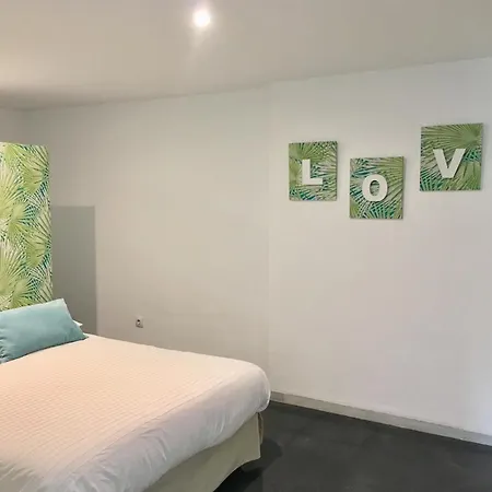 Junto Al Mar Con Piscina Climatizada Holiday home *
